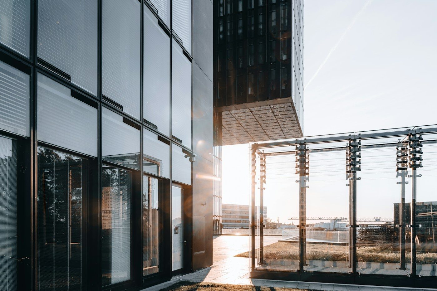 Bürogebäude im Morgenlicht